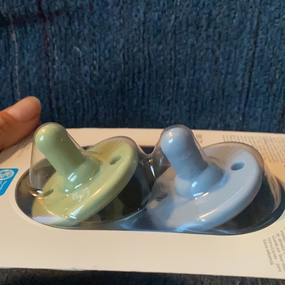NEW Pacifiers!! Nubi Softees Pacifiers, soothes & calms, 0+M - Picture 3 of 3